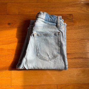 Abercrombie - Ultra High Rise 90s Straight Jean - 25L/0L (Light Wash)